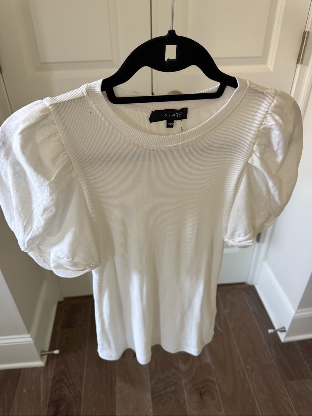 EUC 1. State White Puff Sleeve Ribbed Tee Shirt
